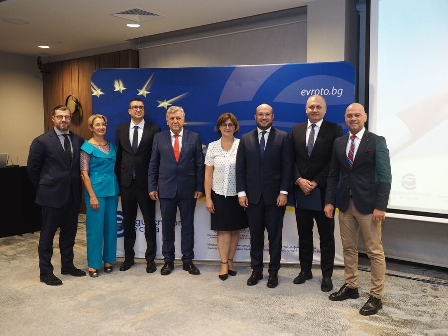 На информационната среща от кампанията в Пловдив бяха обсъдени ключови теми от процесите по въвеждане на еврото, готовността на информационните системи и предпазването на граждани от измами