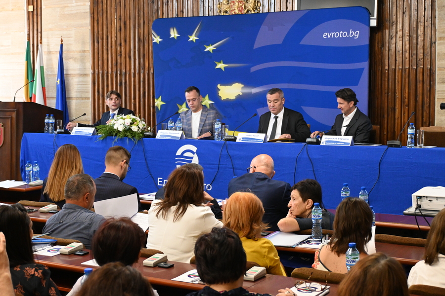 Бизнесът и обществеността в гр. Добрич се информираха за процесите по въвеждането на еврото на информационна среща