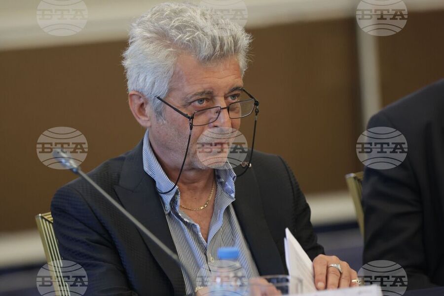 БТА: Обмяната на левове в евро в пощенските станции няма да става анонимно независимо от размера на сумата, посочи ръководителят на отдел "Сигурност" в "Български пощи"