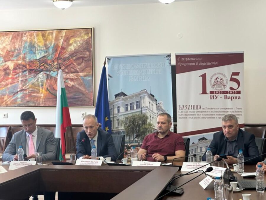 Министър Вълчев: Разчитаме на гласовете на учените – да говорим с факти срещу митовете за еврото